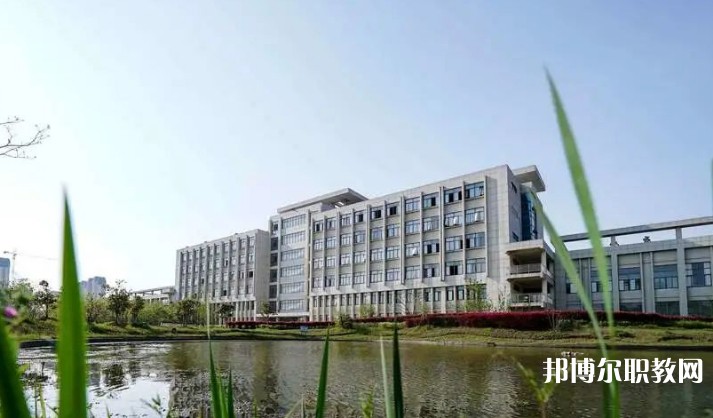2024蕪湖汽車工程學(xué)校招生計(jì)劃 招生人數(shù)是多少(附要求、條件、對象)