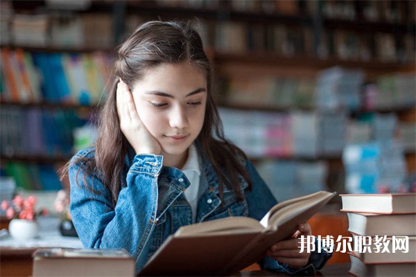 廣西哪里的中職學(xué)校能讀商務(wù)英語(yǔ)與文秘專業(yè)