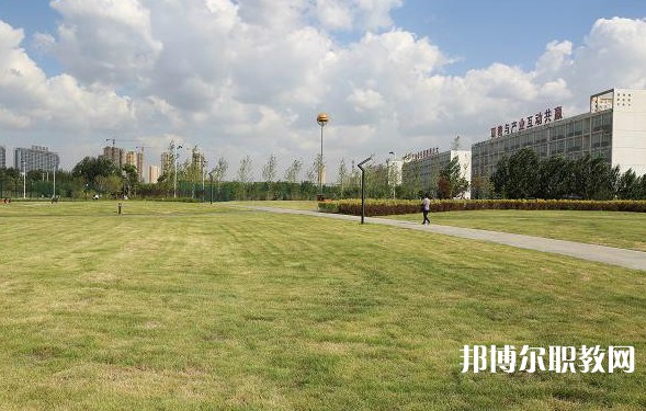 2024鞍山市現(xiàn)代服務(wù)學(xué)校多少錢 鞍山市現(xiàn)代服務(wù)學(xué)校各專業(yè)學(xué)費收費標準