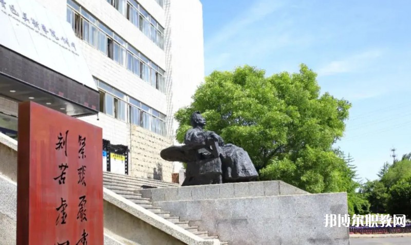 2025魯迅美術(shù)學(xué)院附屬中等美術(shù)學(xué)校招生計(jì)劃 招生人數(shù)是多少(附要求、條件、對(duì)象)