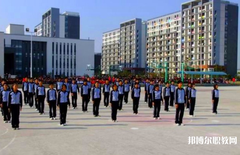 安徽2025年鐵路學(xué)校中專升大?？际裁? width=