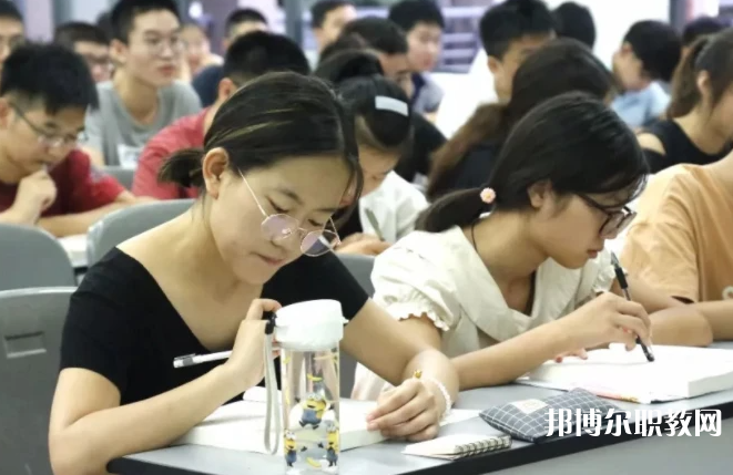 2025恩施中專學(xué)校最新排名前三名單
