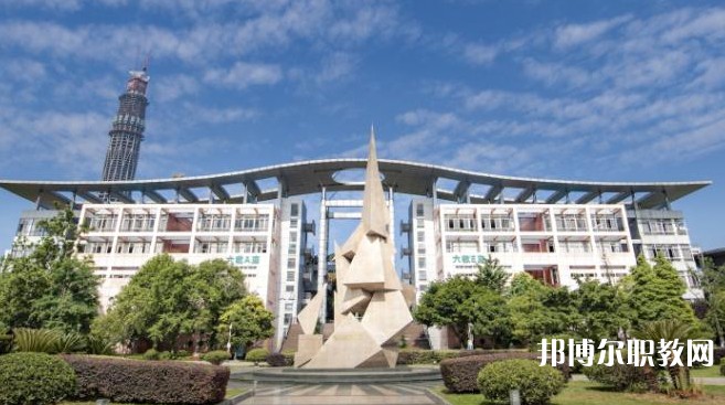成都2025年女生初中畢業(yè)上鐵路學校