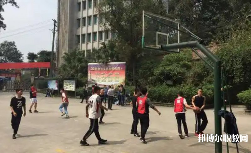 自貢2025年初中生讀鐵路學校好嗎
