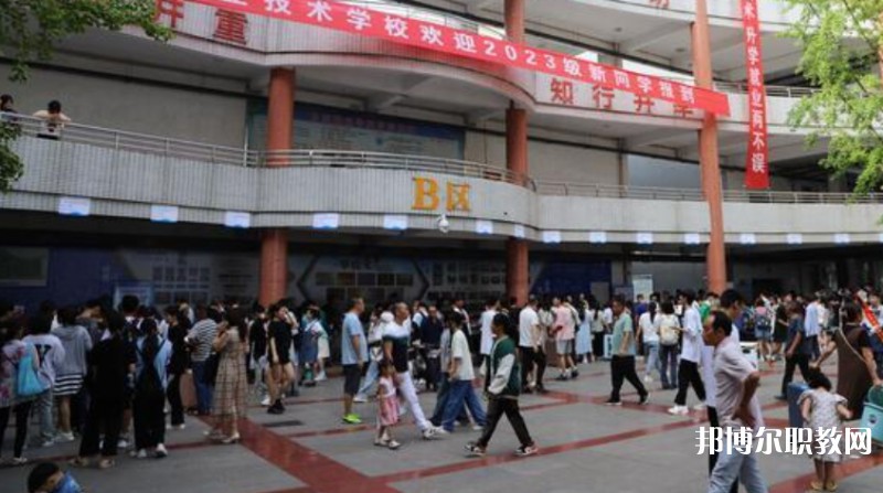 自貢2025年男生讀鐵路學(xué)校好不好