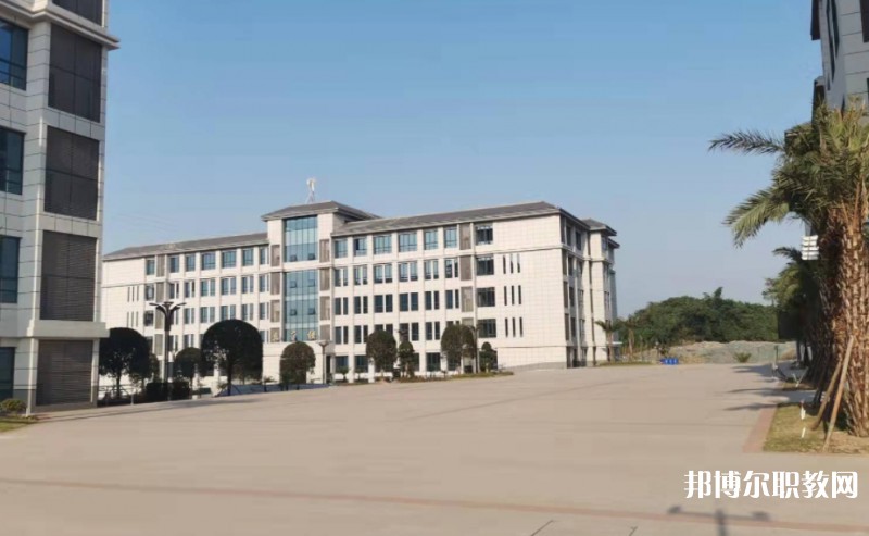 自貢2025年女生上什么鐵路學(xué)校比較好