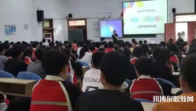 自貢2025年鐵路學校報名條件