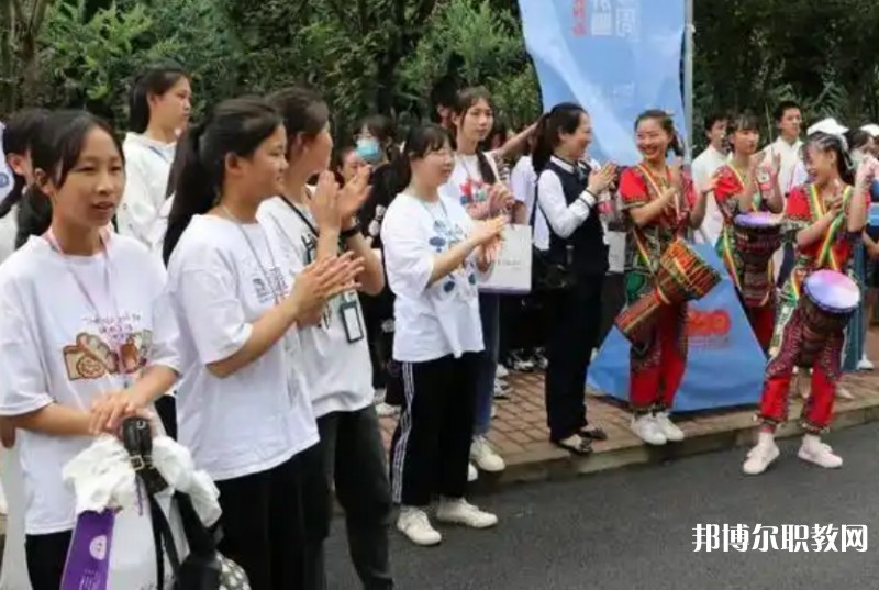 自貢2025年鐵路學(xué)校算什么學(xué)歷