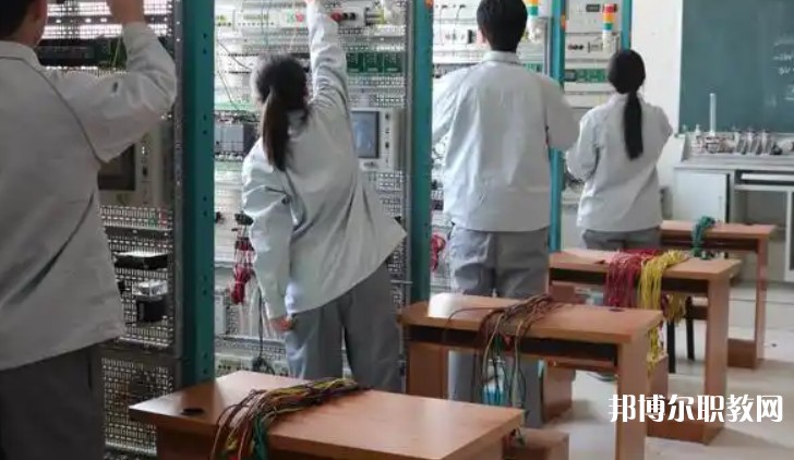 四川2025年男生讀電工學校學什么專業(yè)好