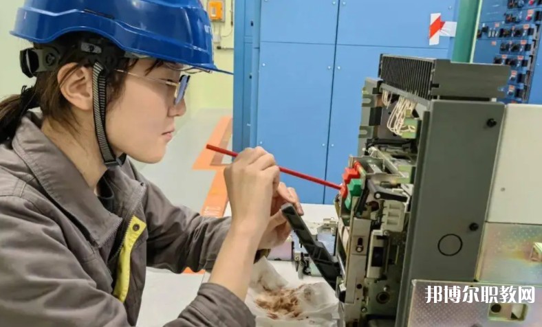 四川2025年女生讀電工學校學什么專業(yè)好